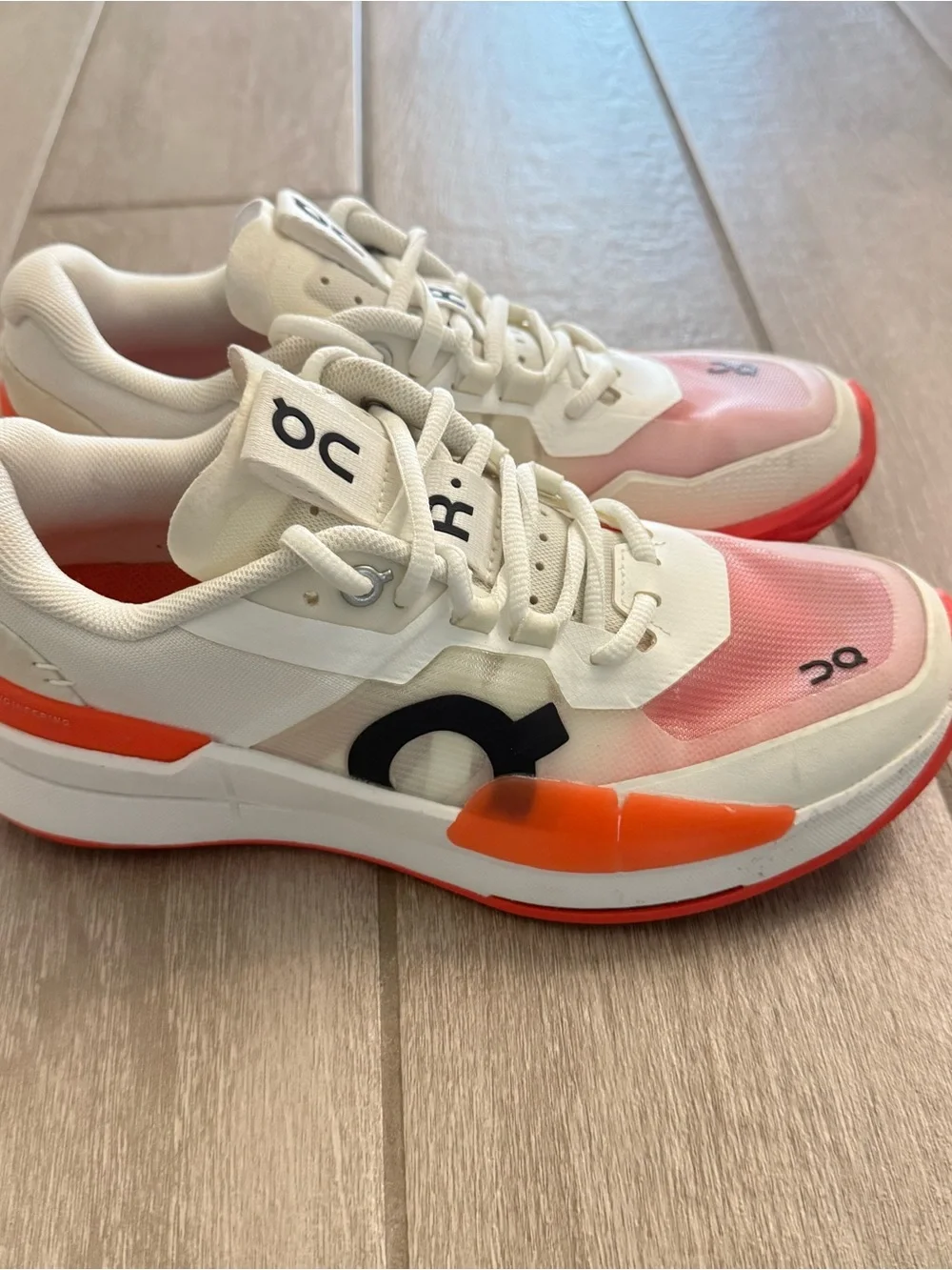 On the Roger Pro 2 Women's White Orange Women’s Size 7 Good Condition